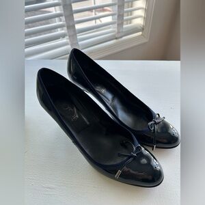 Tod’s blue pantent leather pumps